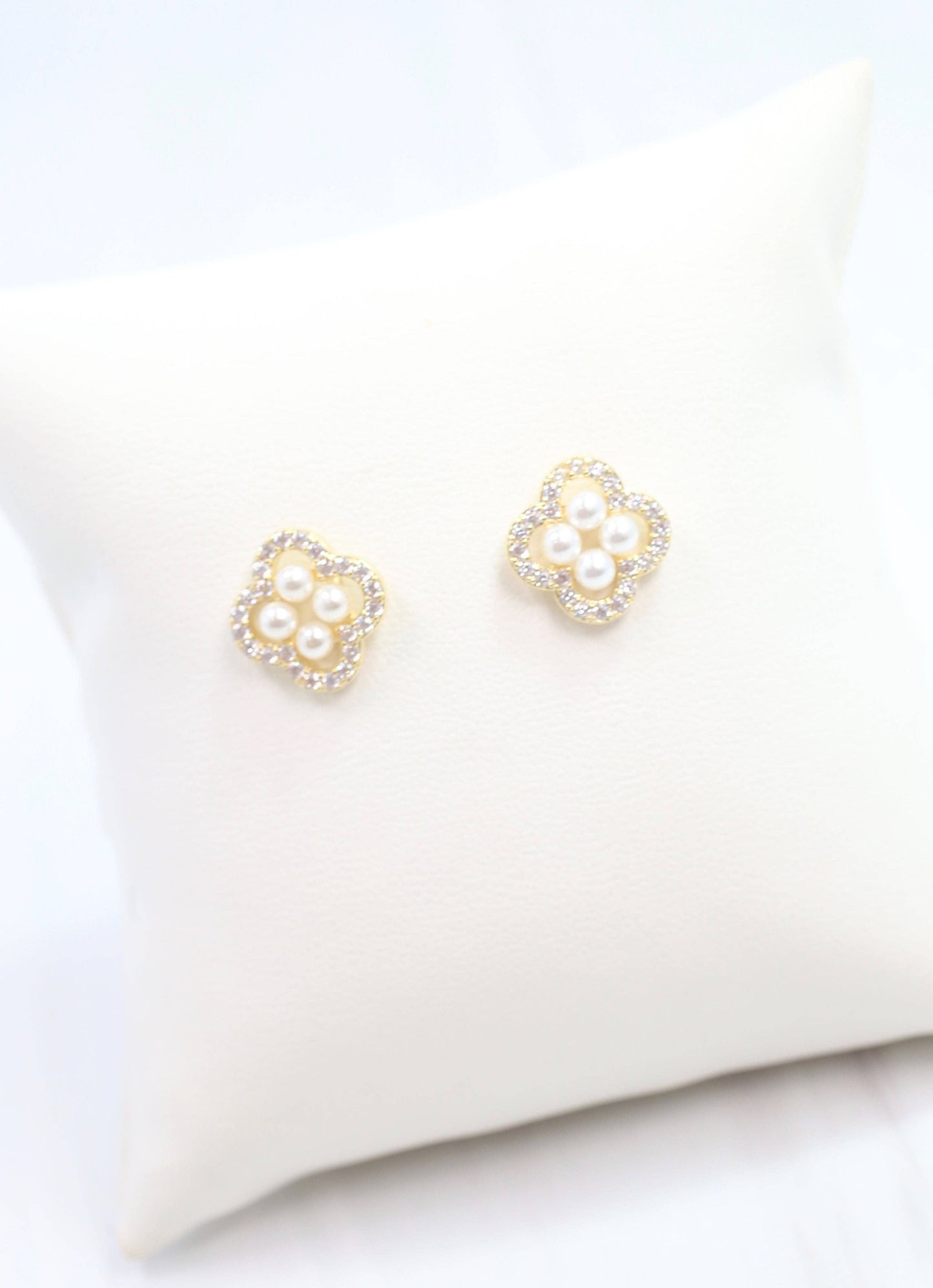 Laurence Pearl CZ Clover Earring Ivory: Default