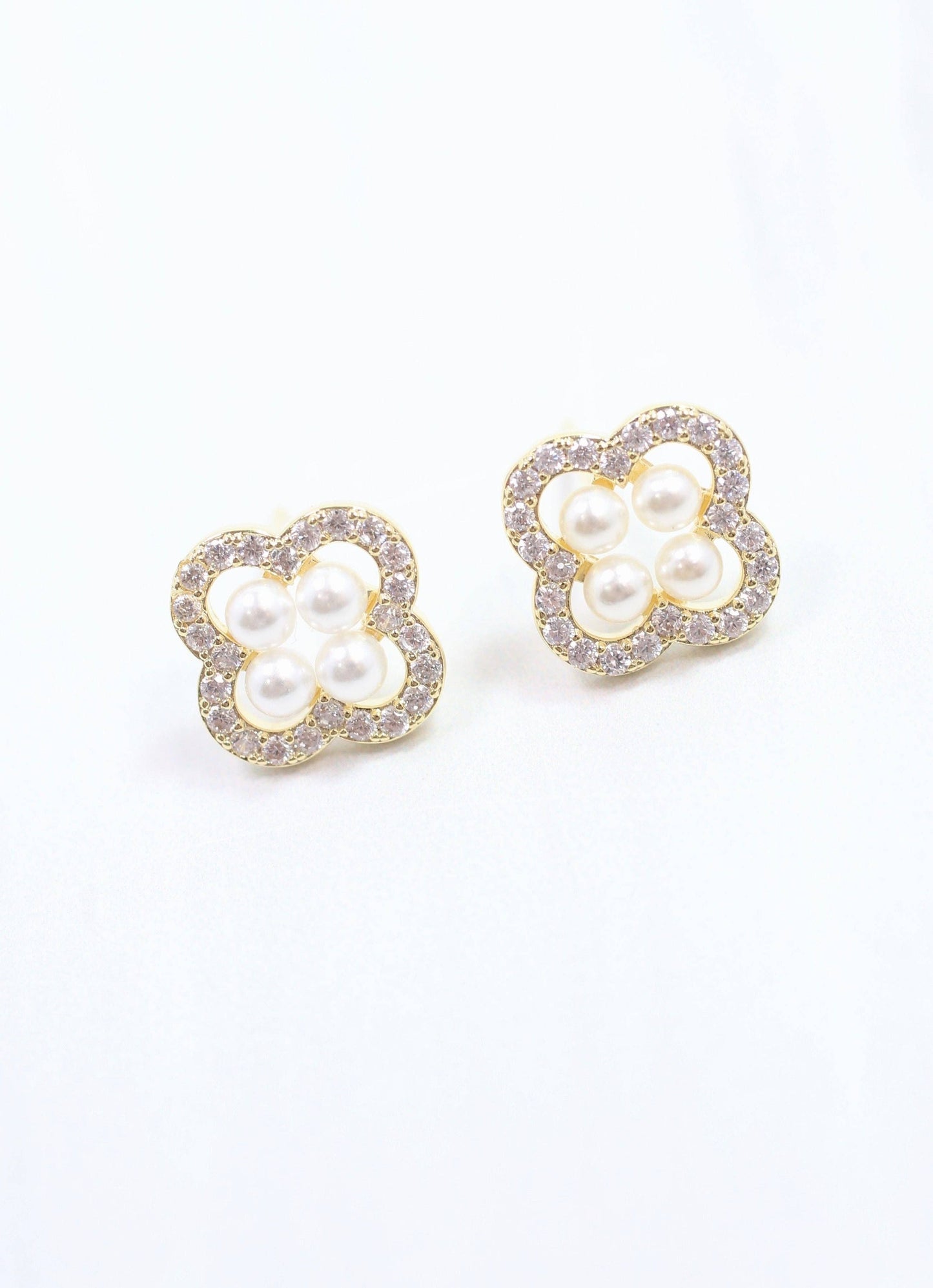 Laurence Pearl CZ Clover Earring Ivory: Default